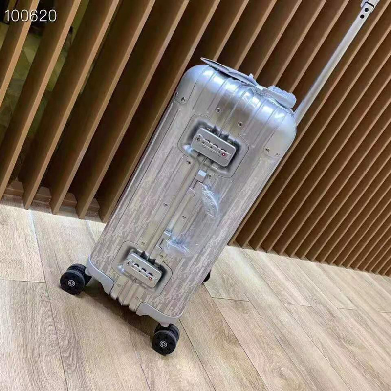 l**is V*t*n silver luggage