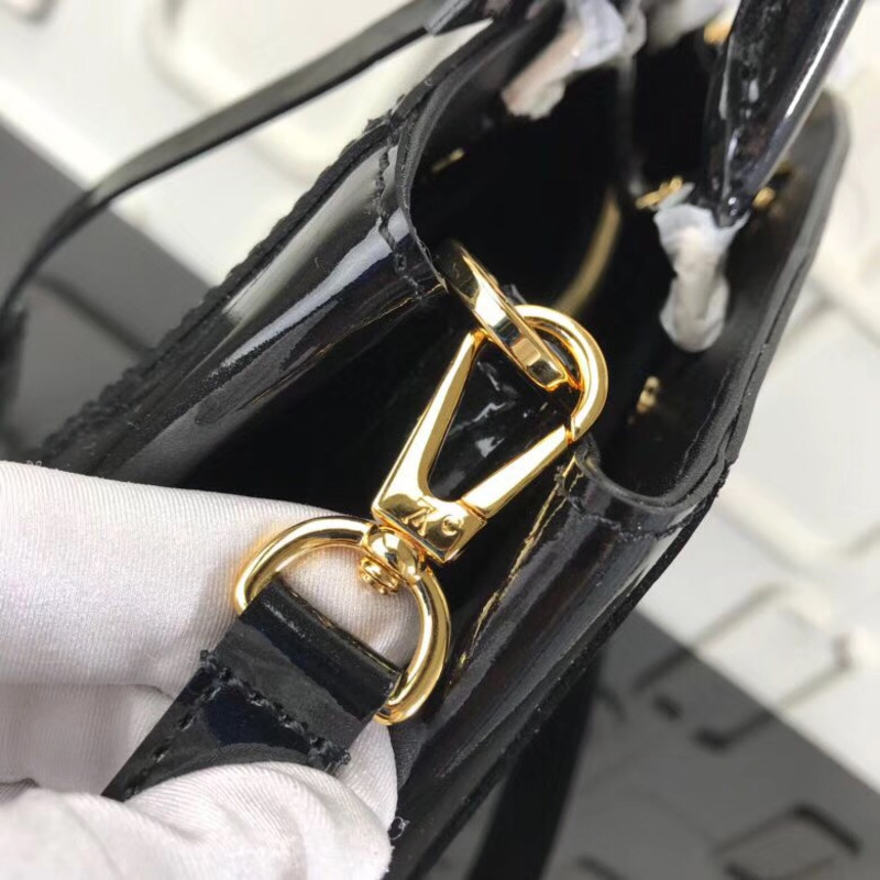 l**is V*t*n monogram vernis leather alma bb