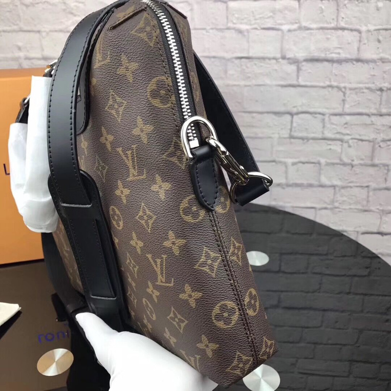 l**is V*t*n shoulder bag in brown