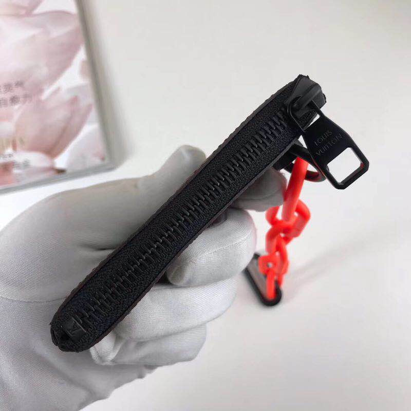 l**is V*t*n key pouch