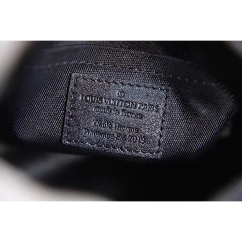 l**is V*t*n shoulder bag in black