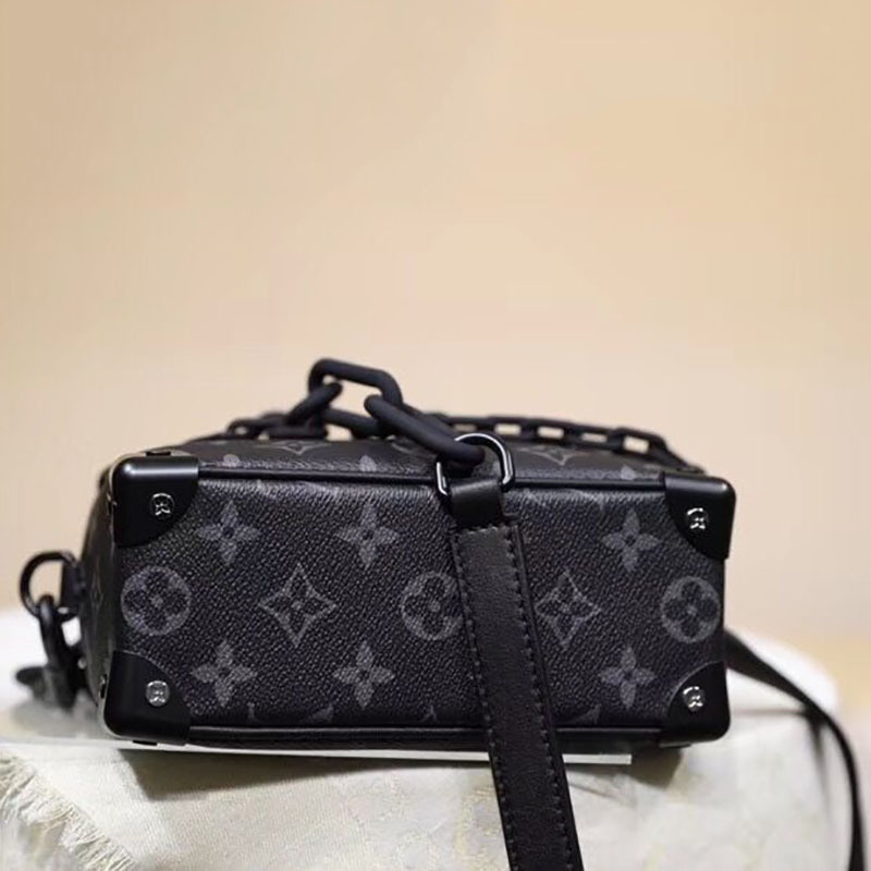 l**is V*t*n shoulder bag in black