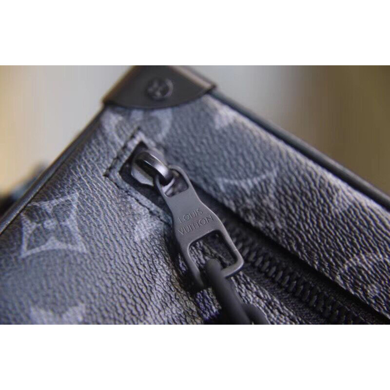 l**is V*t*n shoulder bag in black