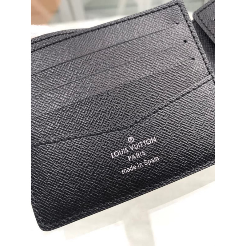 l**is V*t*n damier wallet