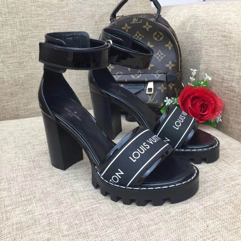 l**is V*t*n star trail sandal 1a3y22