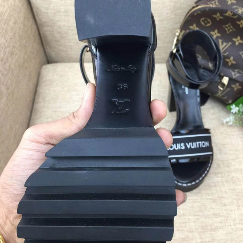 l**is V*t*n star trail sandal 1a3y22