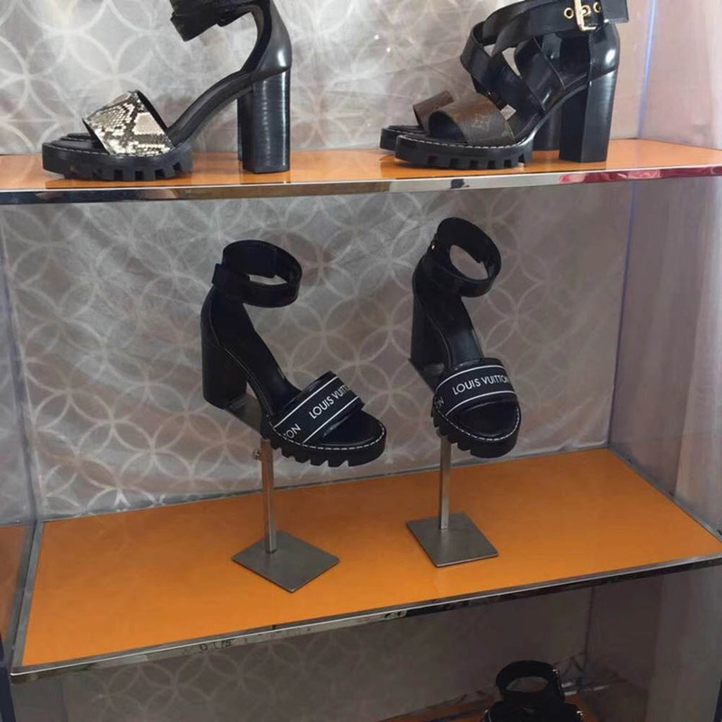 l**is V*t*n star trail sandal 1a3y22