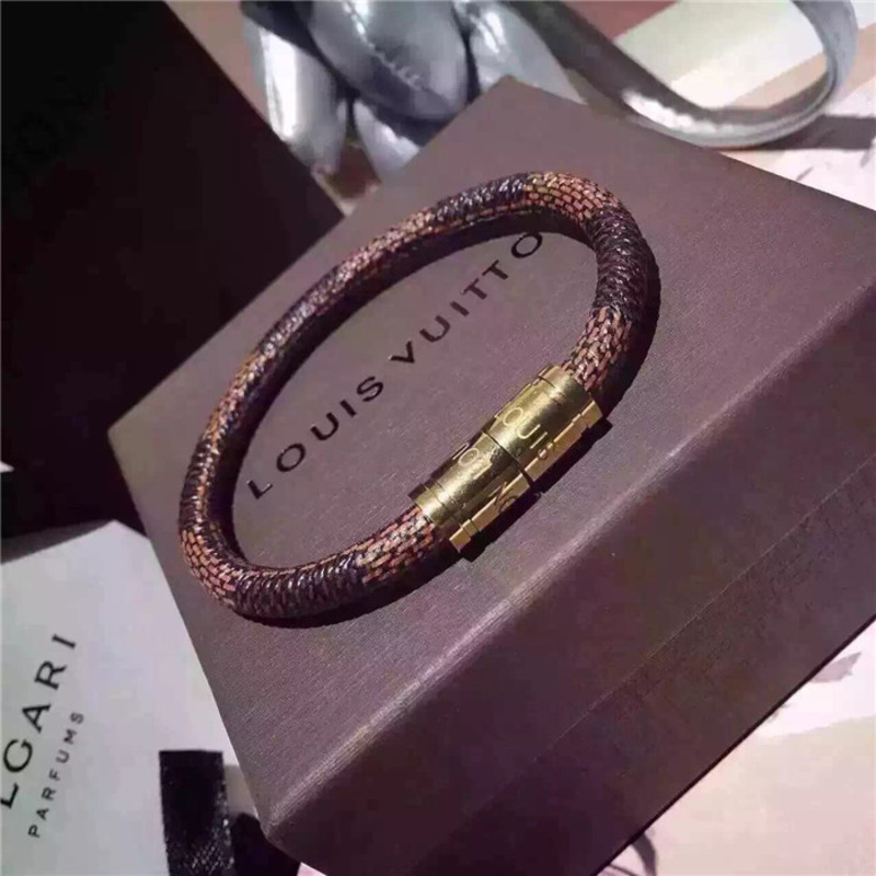 l**is V*t*n bracelet